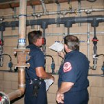The firefighters examine the infrastructure.