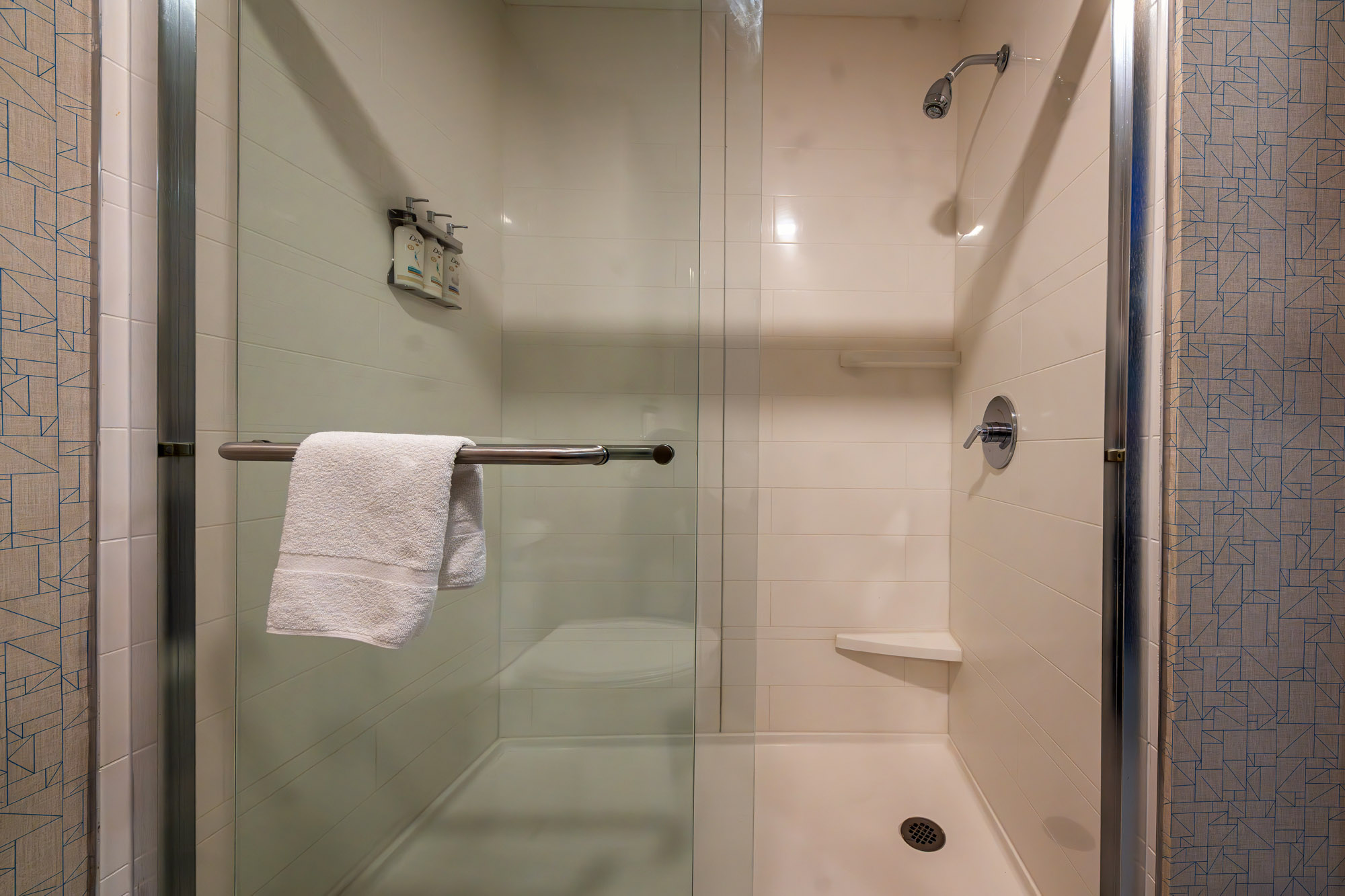 Holiday Inn Lake Forest WaterStar DSC 2520 2k