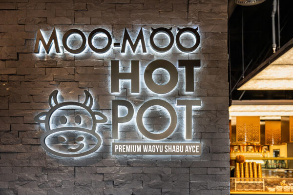Moo Moo Hotpot Accepting WaterStar Award